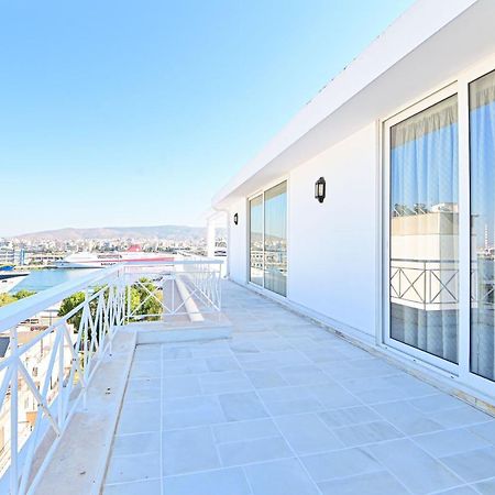 Charming Apartment With A Sea View Terrace Pireus Eksteriør bilde