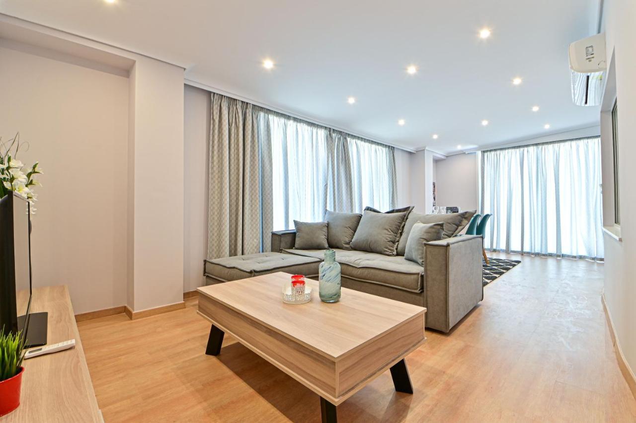 Charming Apartment With A Sea View Terrace Pireus Eksteriør bilde