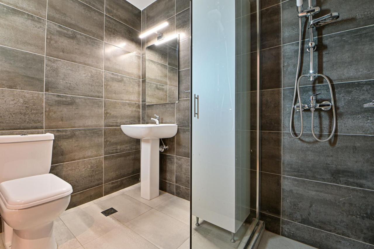 Charming Apartment With A Sea View Terrace Pireus Eksteriør bilde